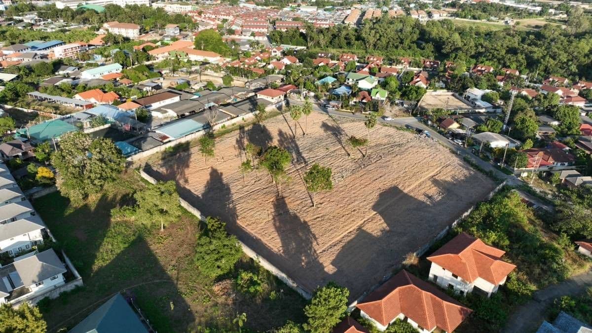 ขายที่ดินเปล่า พัทยากลาง ติดถนนพัฒนาการ 1  ติดหมู่บ้านและแหล่งสาธารนูปโภค 