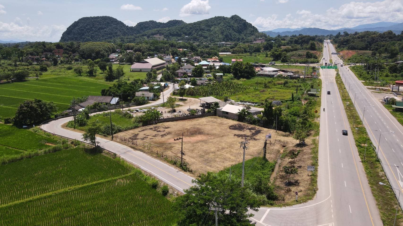 ที่ดินสวยทำเลทอง ติดถนนบายพาสตะวันอตก ใกล้สถานที่ท่องเที่ยวดังของจังหวัดเชียงราย