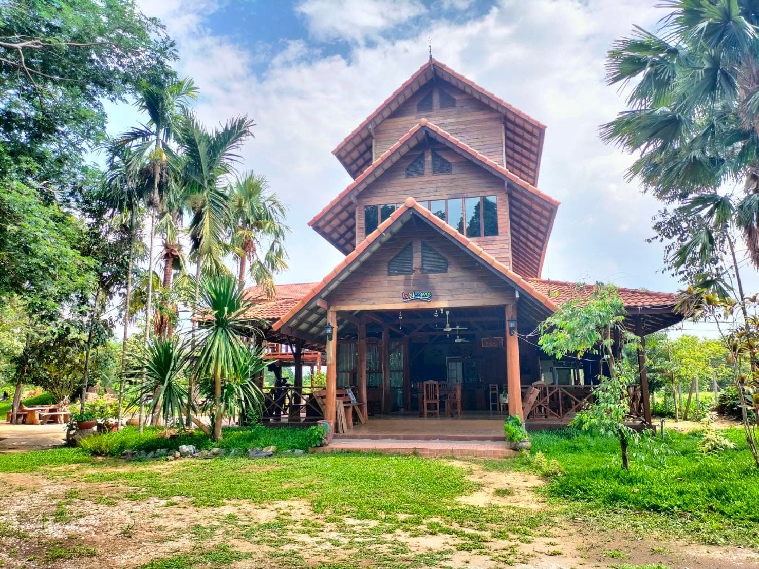 ที่สวนพร้อมบ้านหลังใหญ่1 หลังหลังเล็ก 5 หลัง