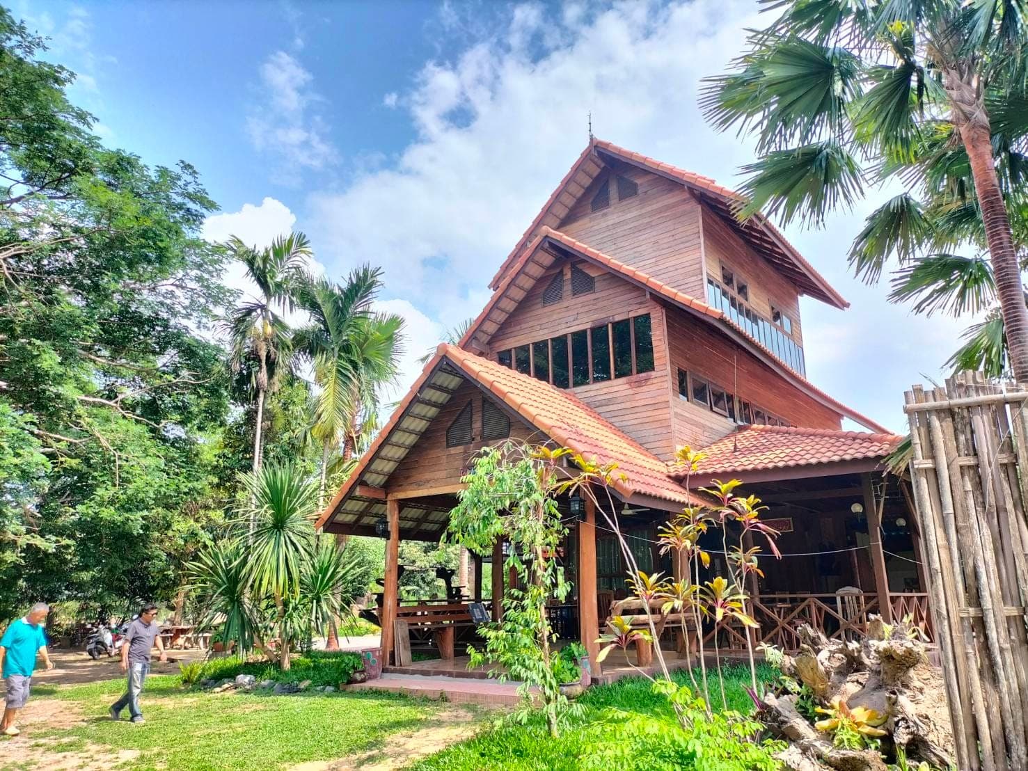 ที่สวนพร้อมบ้านหลังใหญ่1 หลังหลังเล็ก 5 หลัง