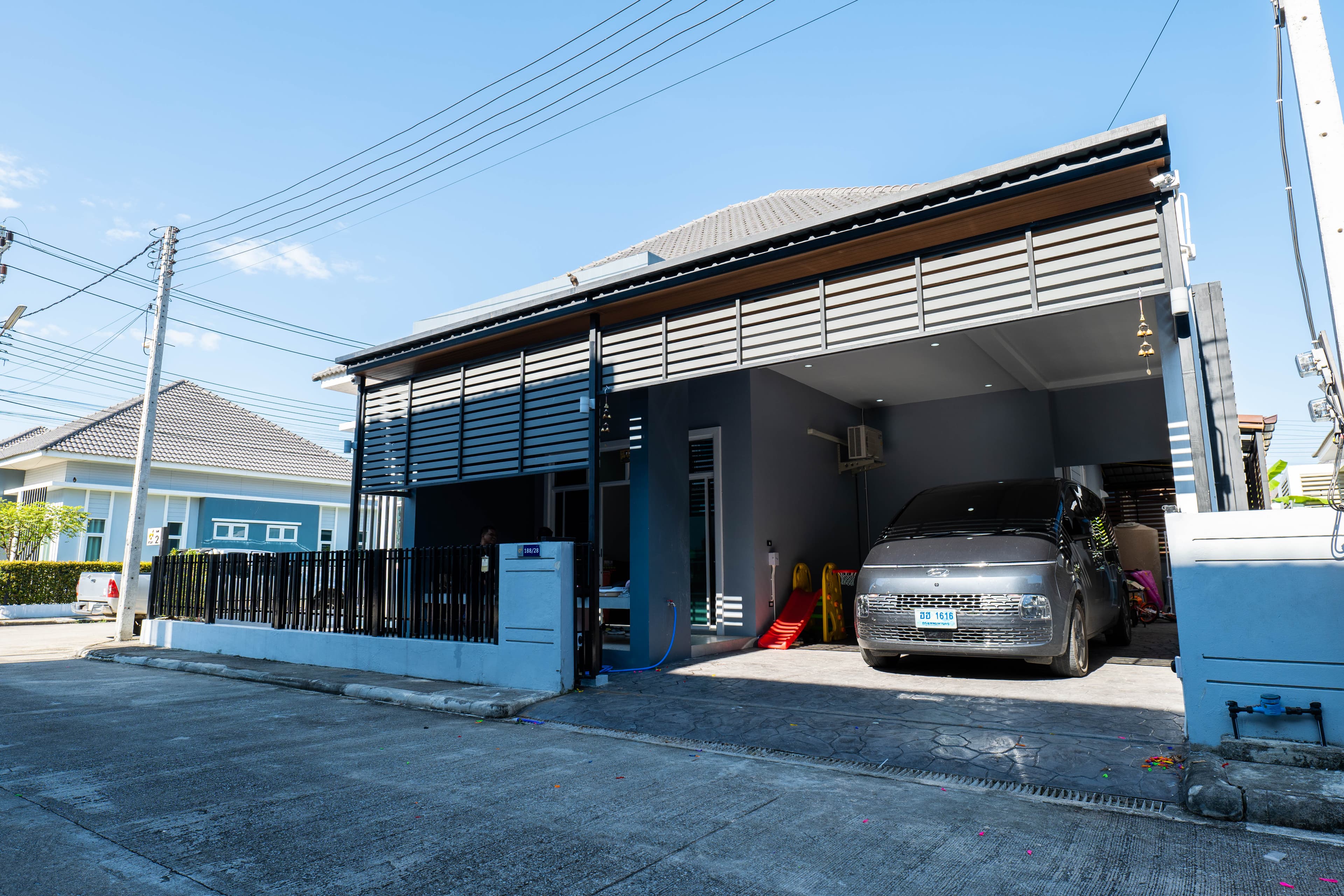 บ้านชั้นเดียว พร้อมเฟอร์นิเจอร์ ใหม่มาก ในเมือง เชียงราย 63.9 ตร.ว