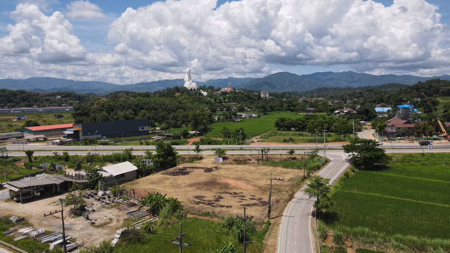 ที่ดินสวยทำเลทอง ติดถนนบายพาสตะวันอตก ใกล้สถานที่ท่องเที่ยวดังของจังหวัดเชียงราย