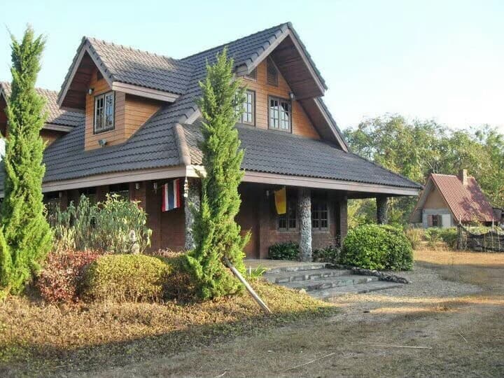 ที่ดินพร้อมสิ่งปลูกสร้าง ปากทางแม่สรวย เข้าไป 7 กม.ทางราดยางตลอด 11-3-20 ไร่