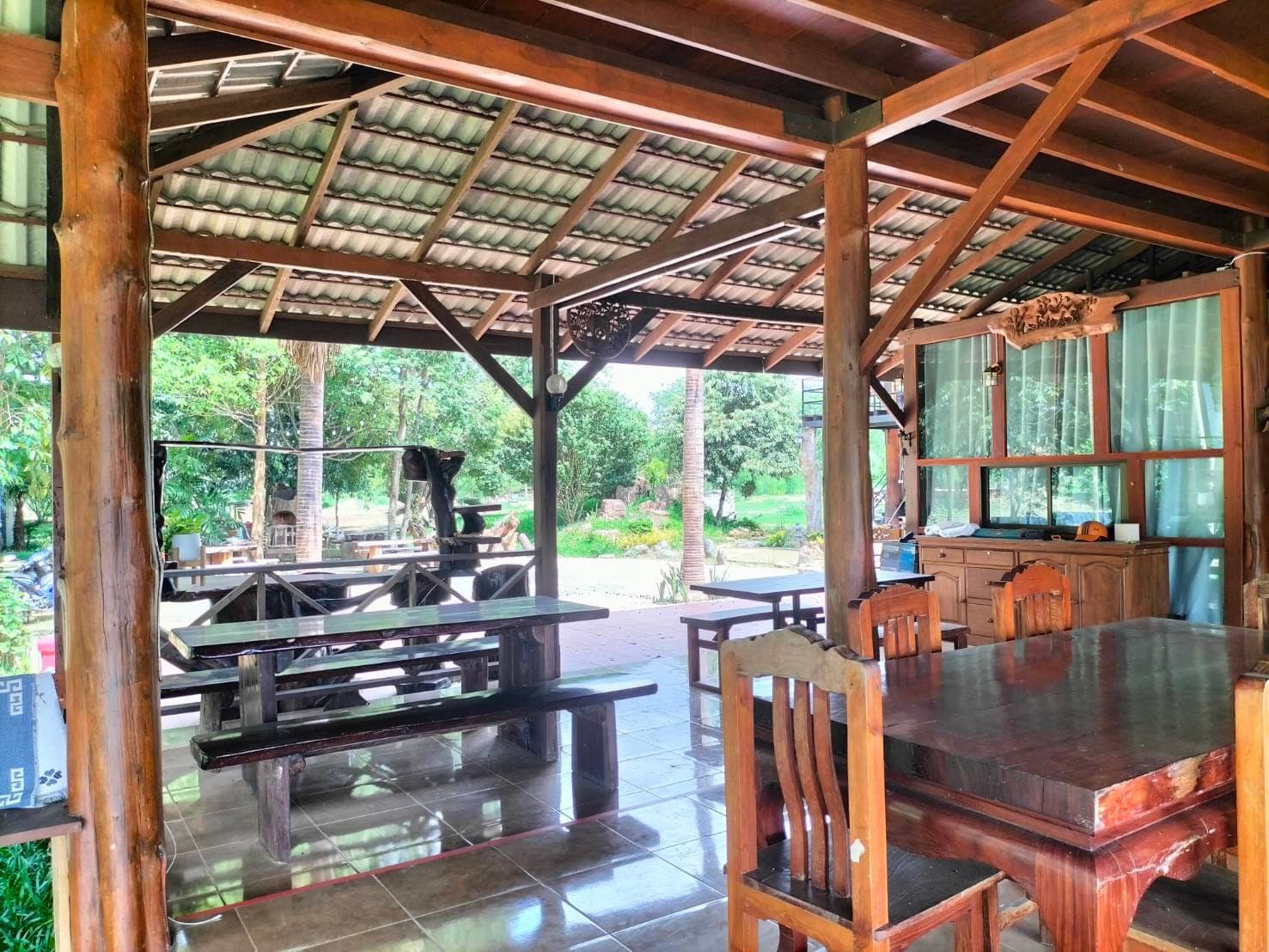 ที่สวนพร้อมบ้านหลังใหญ่1 หลังหลังเล็ก 5 หลัง