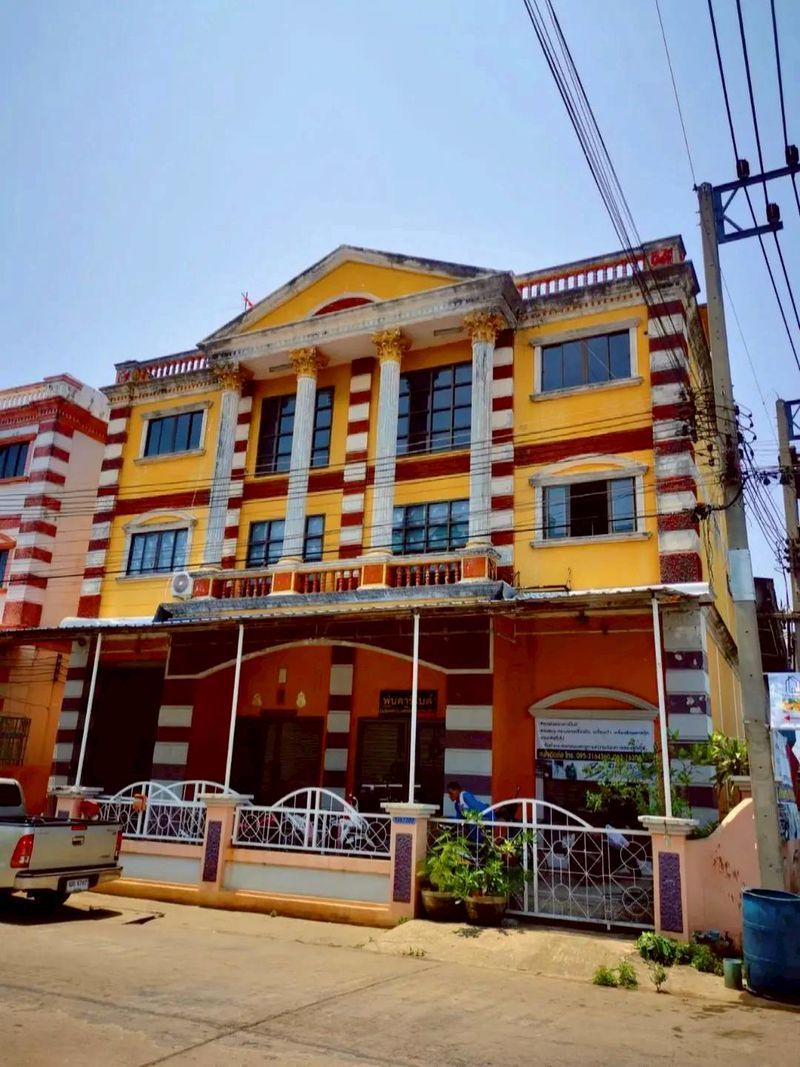 ขายโรงงาน + โกดัง 3 ชั้น ทำเล พุทธมณฑลสาย 5 – เพชรเกษม 95รองรับทั้งธุรกิจ คลังสินค้า โรงงานผลิต หรือซื้อเพื่อลงทุนปล่อยเช่า
