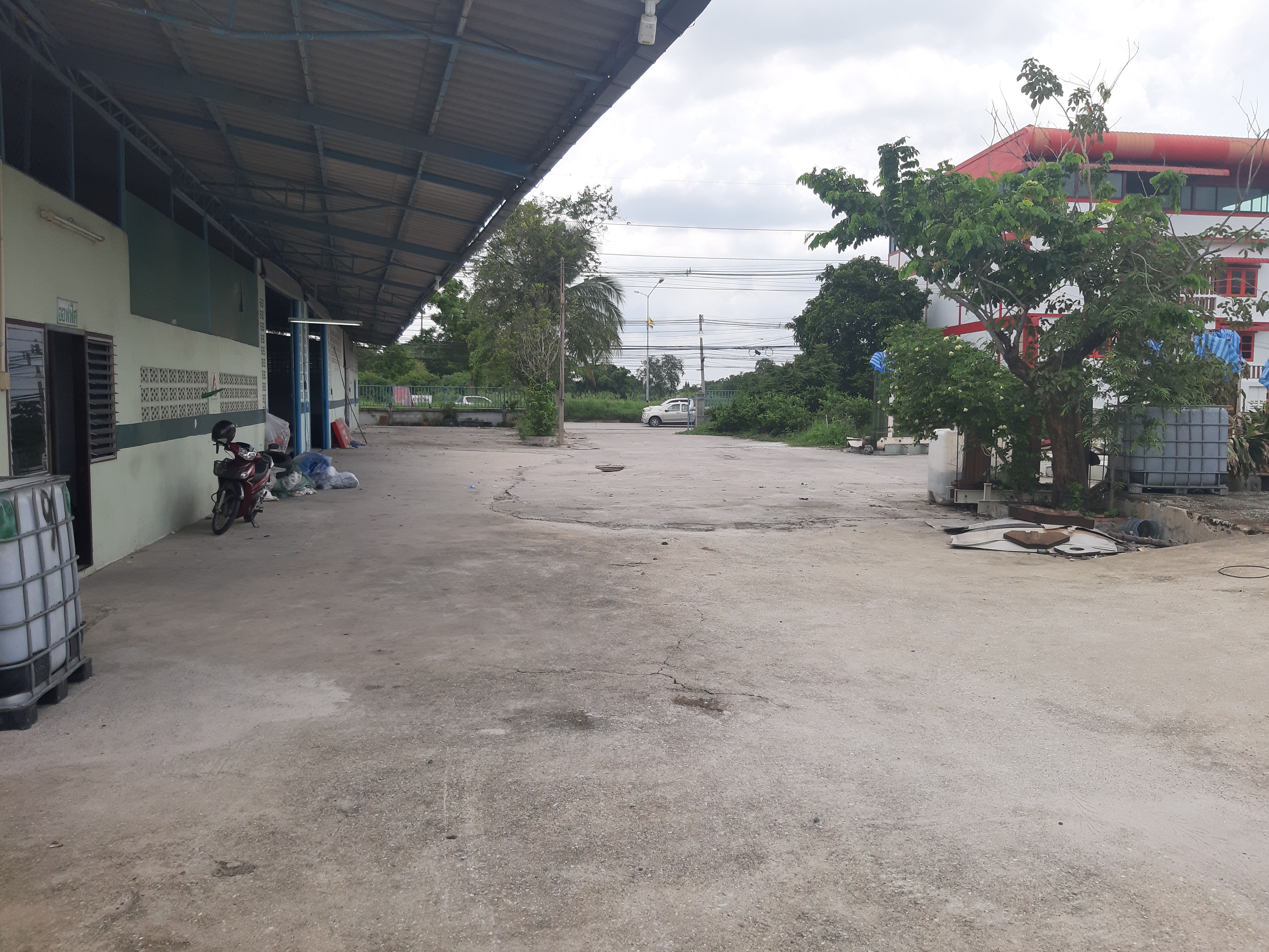 ที่ดินพร้อมสิ่งปลูกสร้างโกดังสินค้า