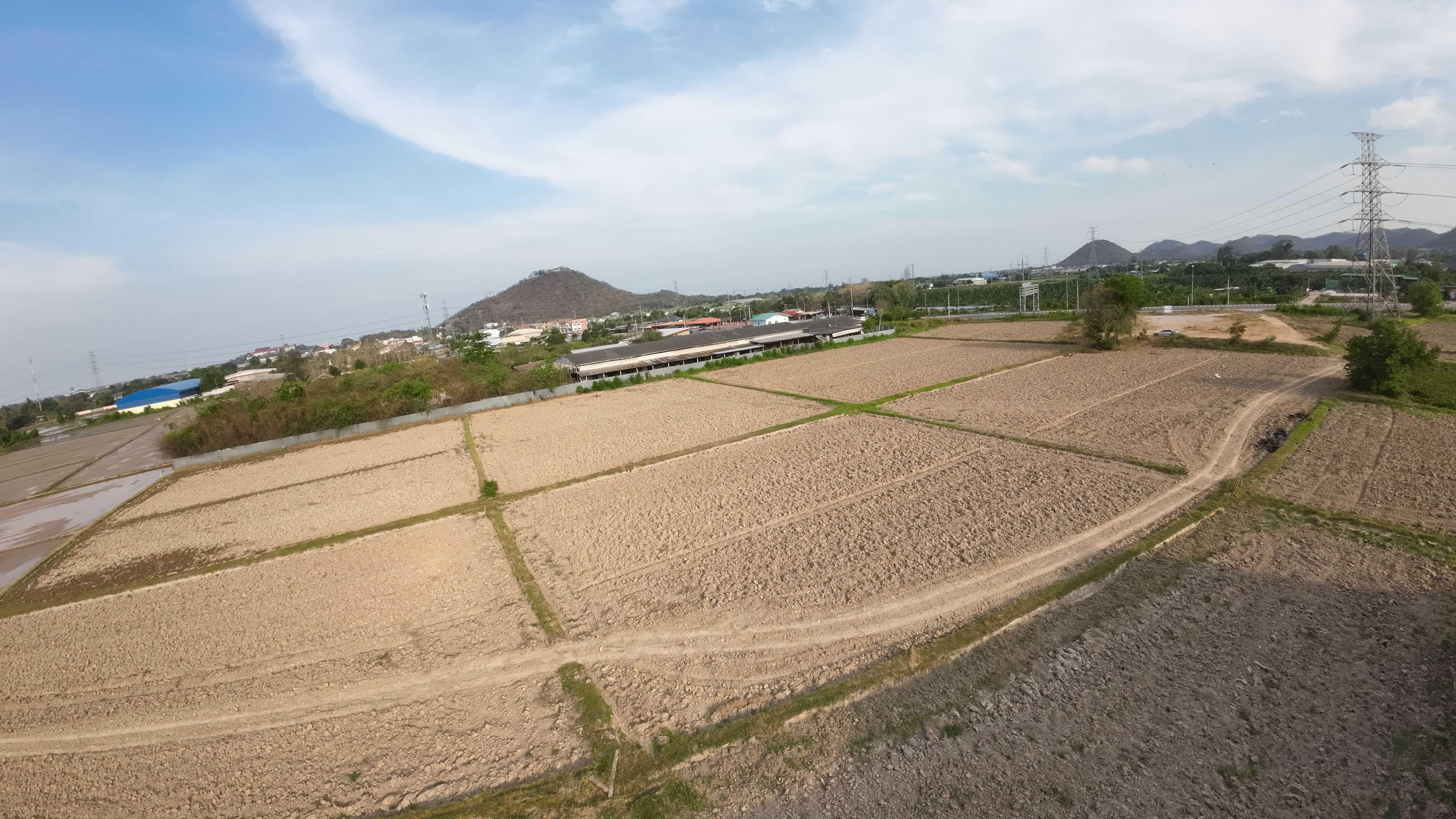 ขาย ที่ดินสวยใกล้เมืองในจังหวัดราชบุรี เพียง 2 กม. ติดถนน 3208 (ทางไปสวนผึ้ง)