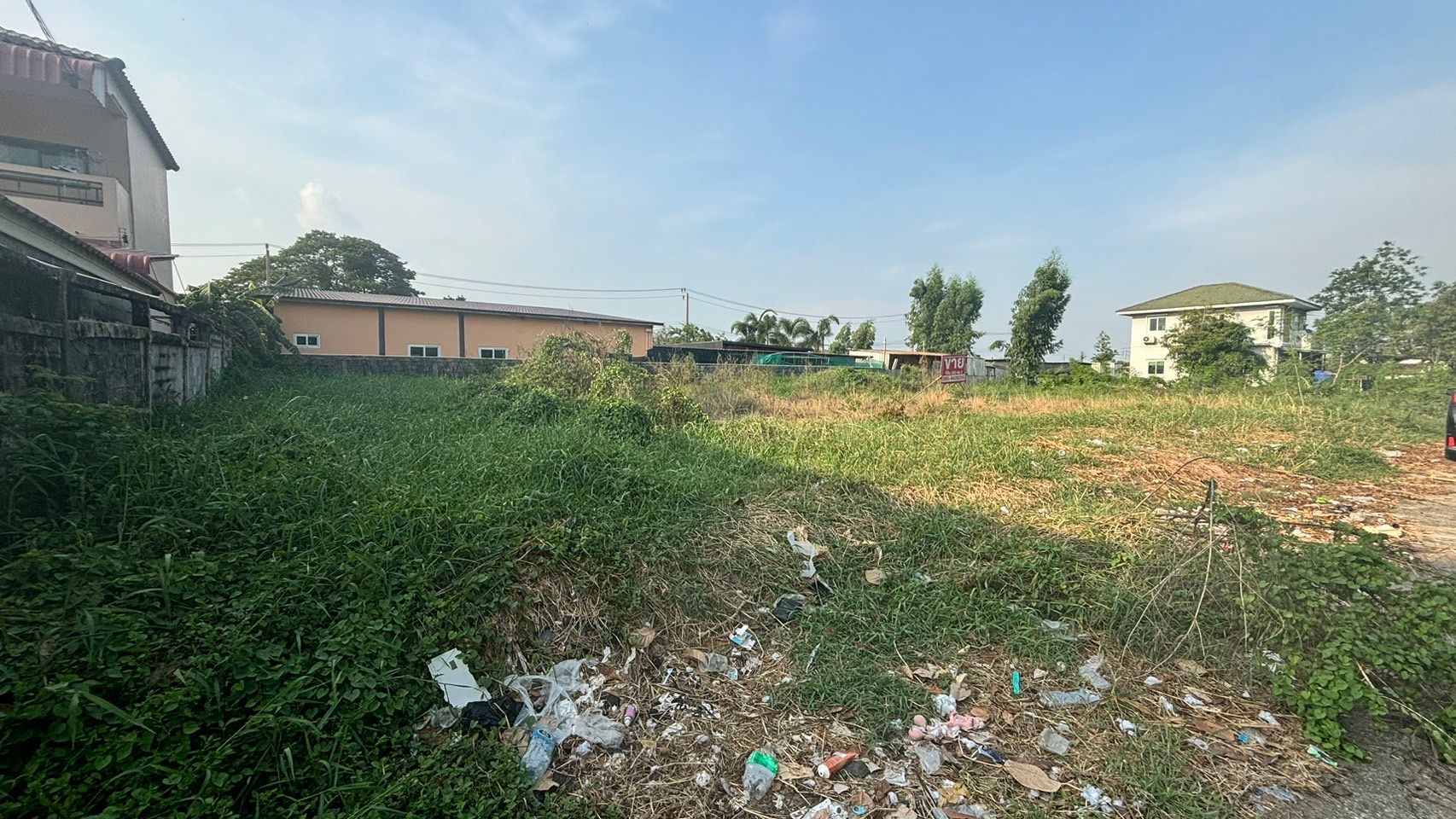ขายที่ดินถมแล้วสูงกว่าถนน ใกล้ถนนใหญ่เพียง70เมตร แขวงลำปะทิว เขตลาดกระบัง กทม.