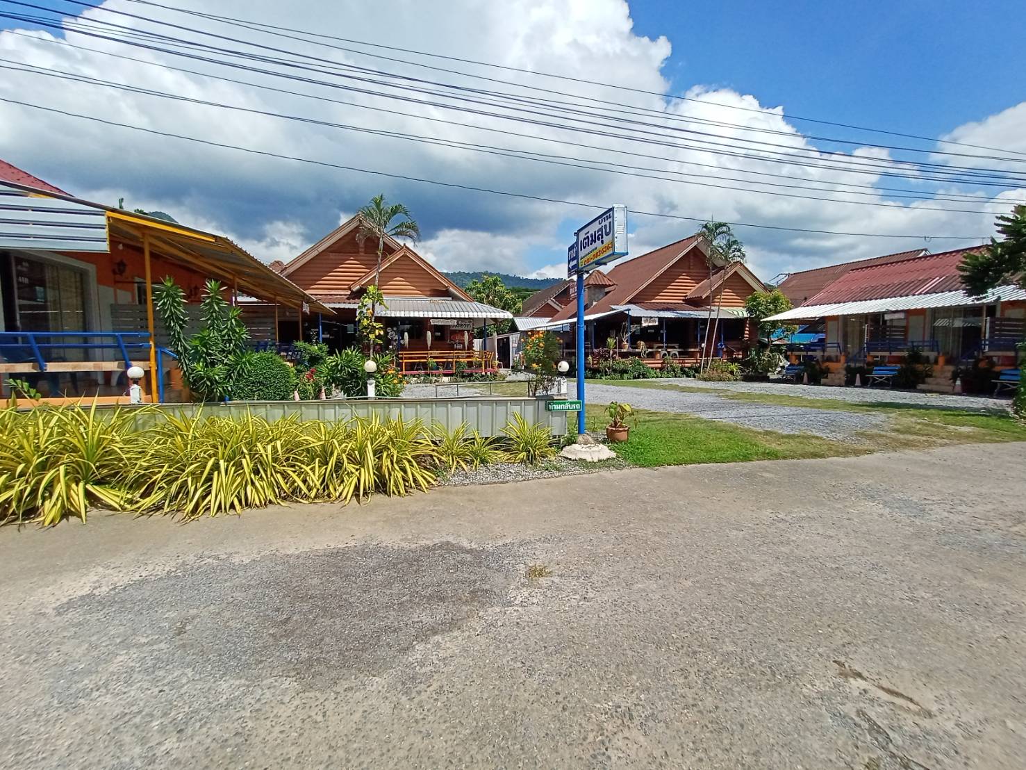 กิจการรีสอร์ท เมืองนครนายก 0-2-79