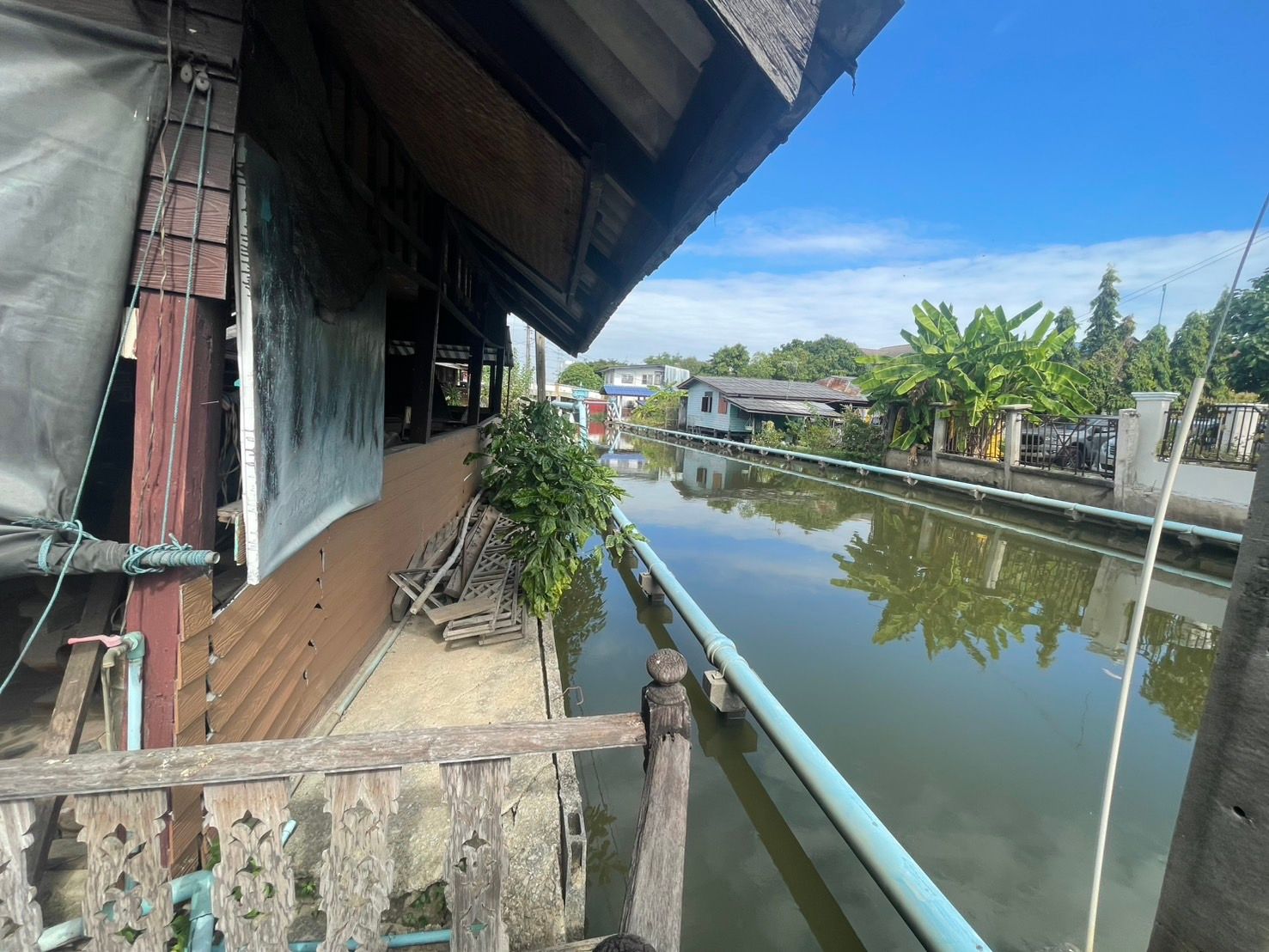 ขายบ้านนนทบุรี อำเภอบางกรวย บ้านพร้อมที่ดินทำลเทอง มีทางเข้า-ออกส่วนตัว ติดถนนกาญจนาภิเษก