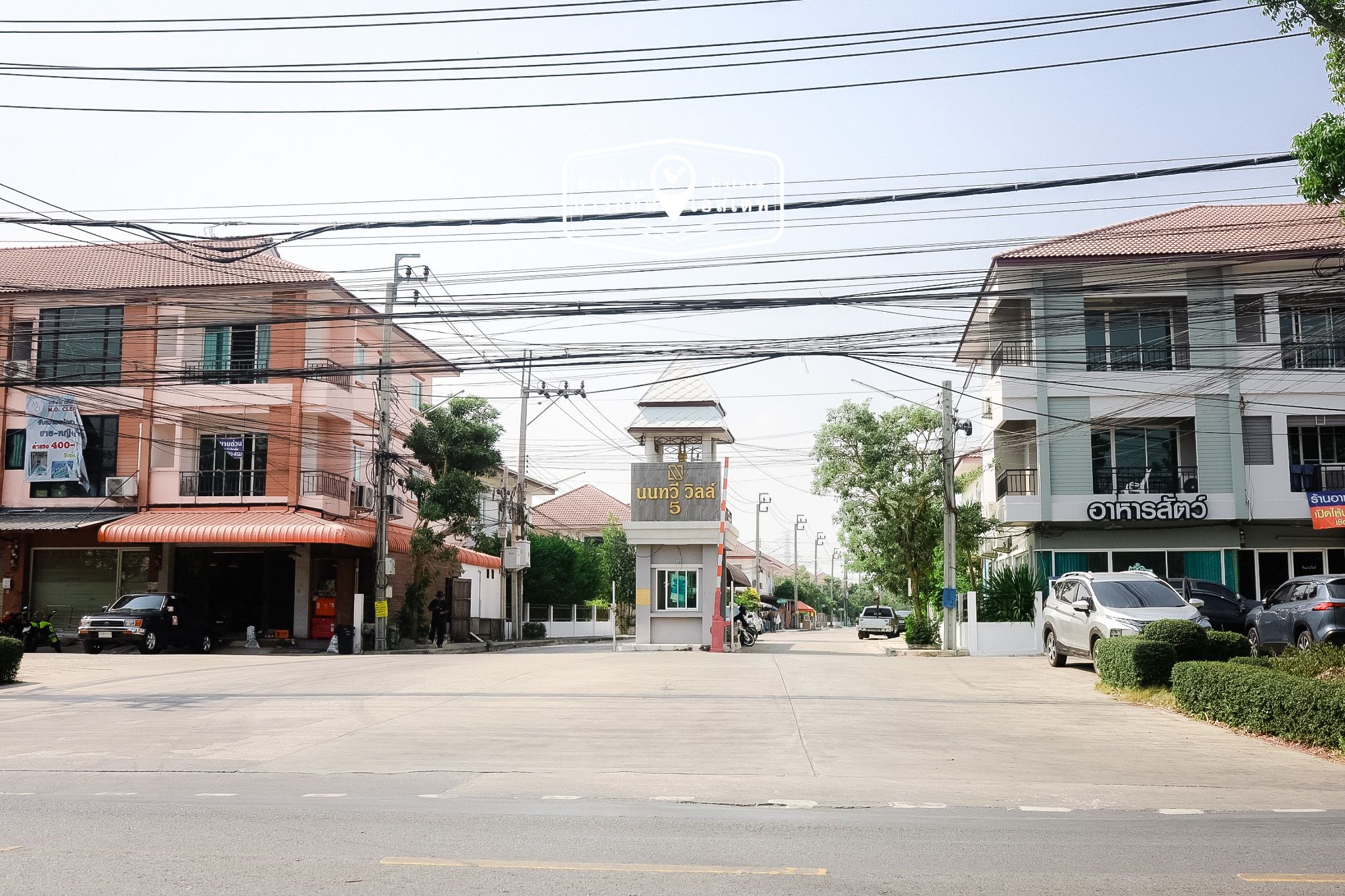 ขายถูก หมู่บ้านหน้าอยู่ การเดินทางสะดวก ถนนมิตรไมตรีใกล้ห้างแม็คโครและห้างบิ๊กซีหนองจอก