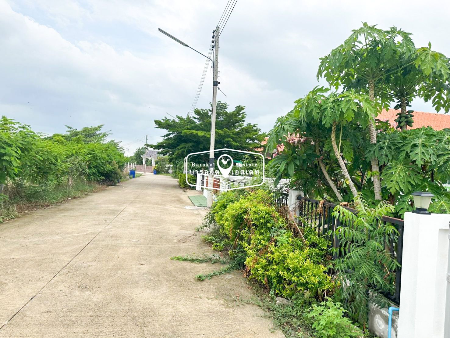 บ้านพร้อมที่ดิน สร้างใหม่พร้อมอยู่ แถมฟรีแอร์ 2 ตัว