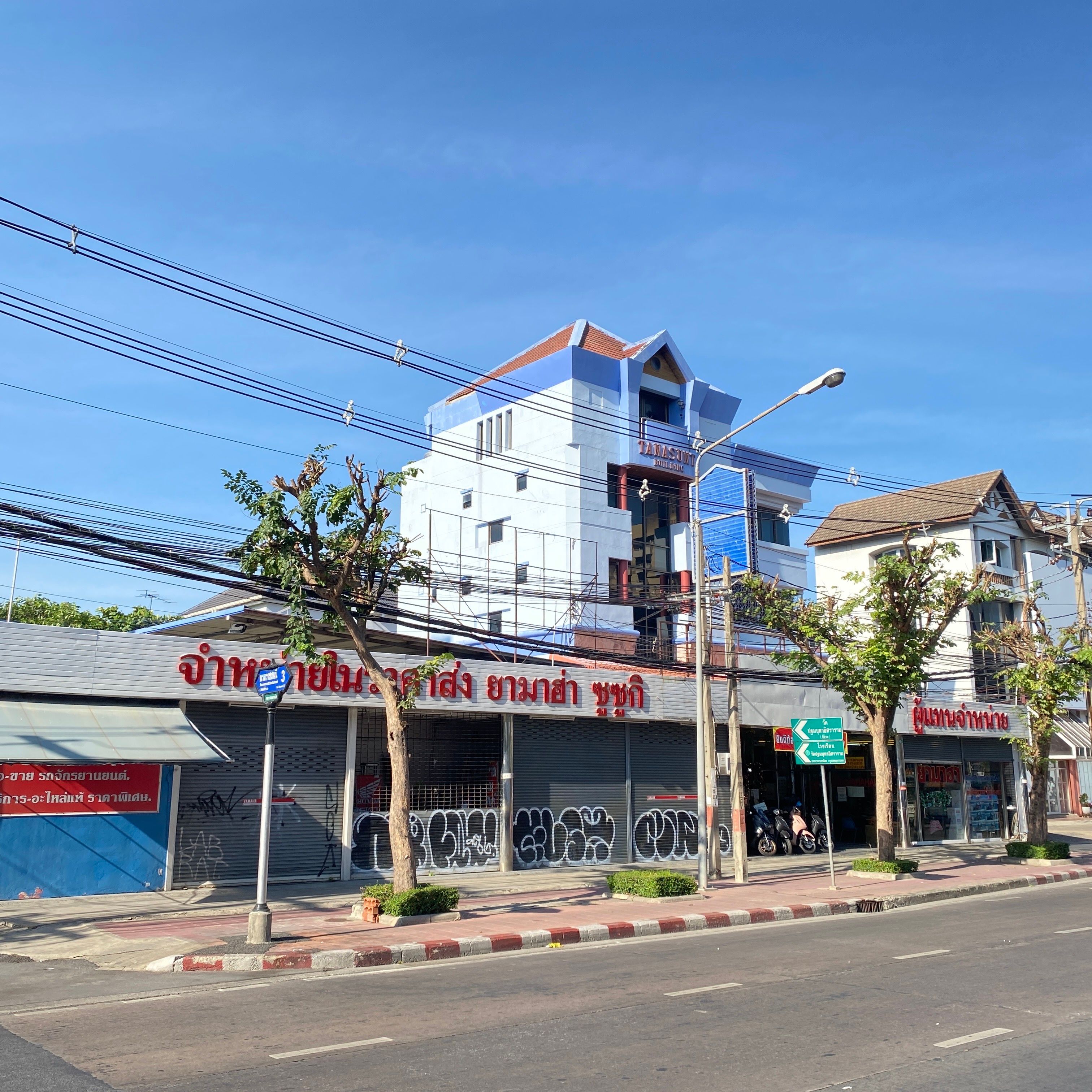 ขาย อาคารสำนักงานสร้างเอง 4 ชั้น ย่านปิ่นเกล้า ติดถนนบรมฯ ใกล้ห้างเซ็นทรัล และสถานีรถไฟฟ้าบางพลัด