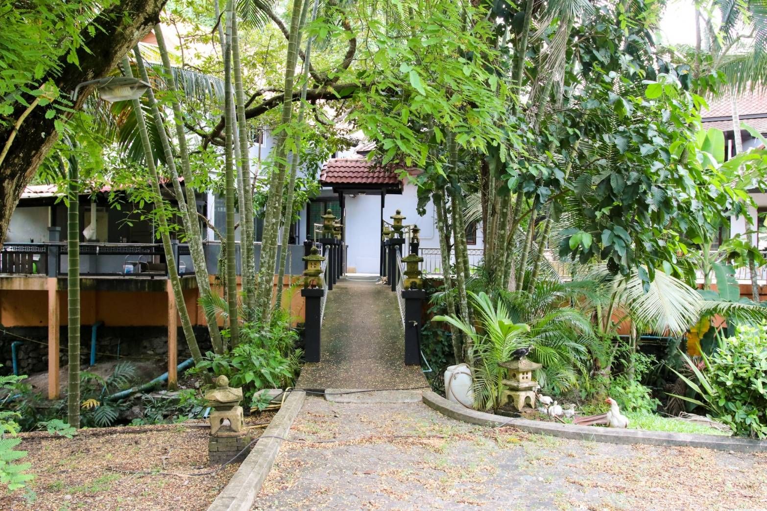 ขายรีสอร์ท ภูเก็ต 2 ไร่ บ้านพัก 4 หลัง 18 ห้อง 3 สระว่ายน้ำ