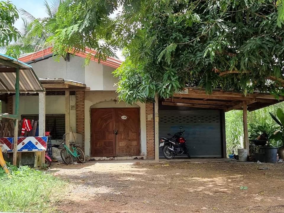 ที่ดิน พร้อมบ้าน โฉนดครุฑแดง อยู่ตัวอำเภอน้ำยืน เขตเทศบาล  จ.อุบล