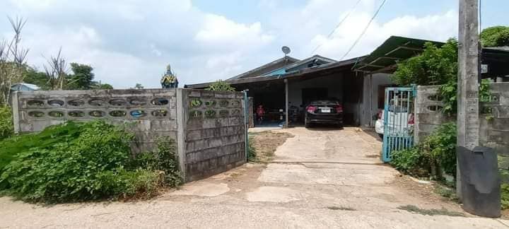 ขายบ้านในเขตเทศบาลอำเภอศรีสำโรง จ.สุโขทัย เนื้อที่180ตารางวา 2ห้องนอน 1 ห้องน้ำ 1   ห้องกระจกติดแอร์ 1 จอดรถได้ 2 คัน เงียบสงบ สนใจติดต่อโดยตรง 0644283224  กาแตค่ะ(เจ้าของขายเองค่ะ)