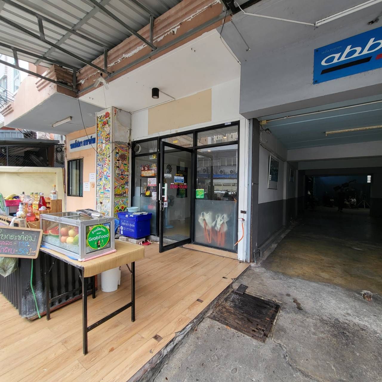 อพาร์ทเมนท์ทำเลดีใกล้ ม.หอการค้าไทย 4 ชั้นครึ่ง เนื้อที่ 112 ตรว. 30 ห้อง