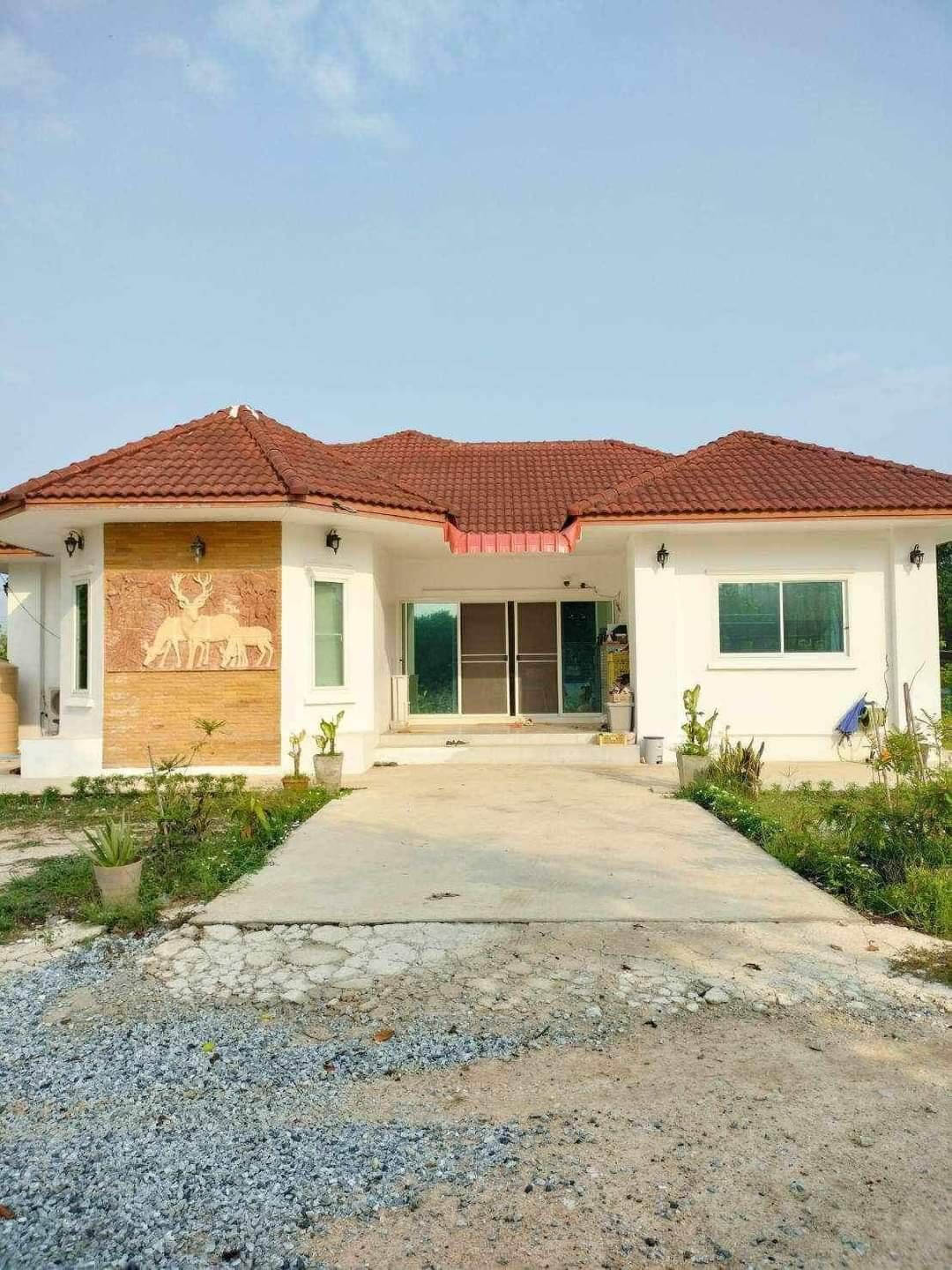 ขายบ้านระยอง บ้านพร้อมที่ดิน ทำเลดี แปลงสวย เนื้อที่กว้าง ใช้ประโยชน์ได้หลากหลาย 