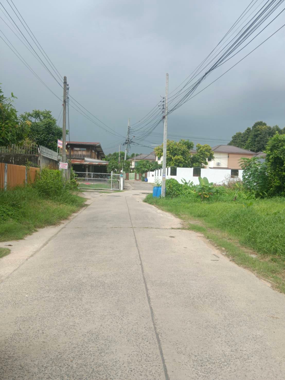 ขายที่ดิน ทำเลดี เขตชุมชน ซอยมอเตอร์ไบ ใจกลางเมือง พร้อมบริการสร้างบ้านตามแบบที่ลูกค้าต้องการ