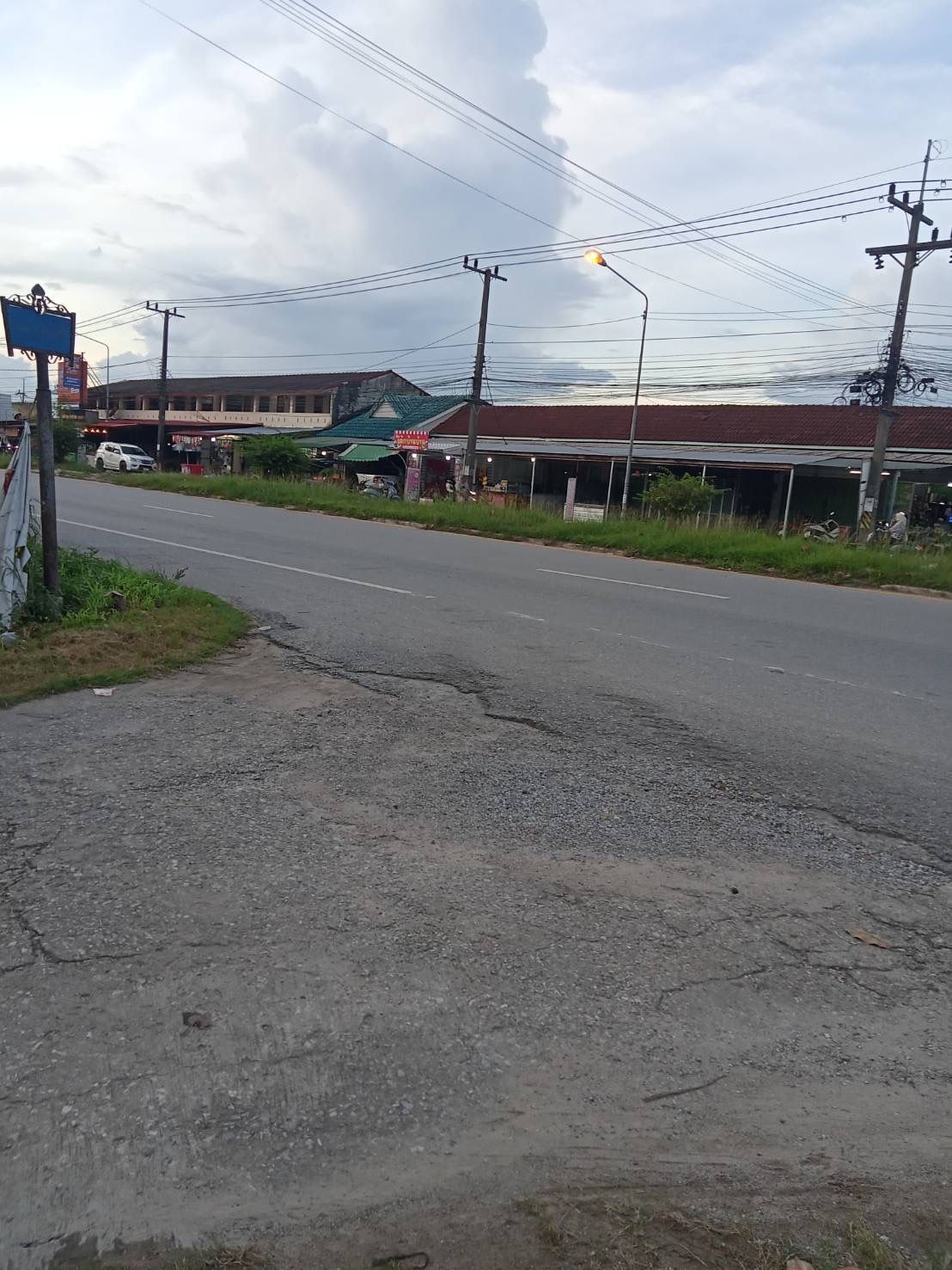 ขายที่ดินเปล่า 2 ห้อง (ถมที่แล้ว) ซอยโชคดี ตรงข้ามปั๊ม ปตท.