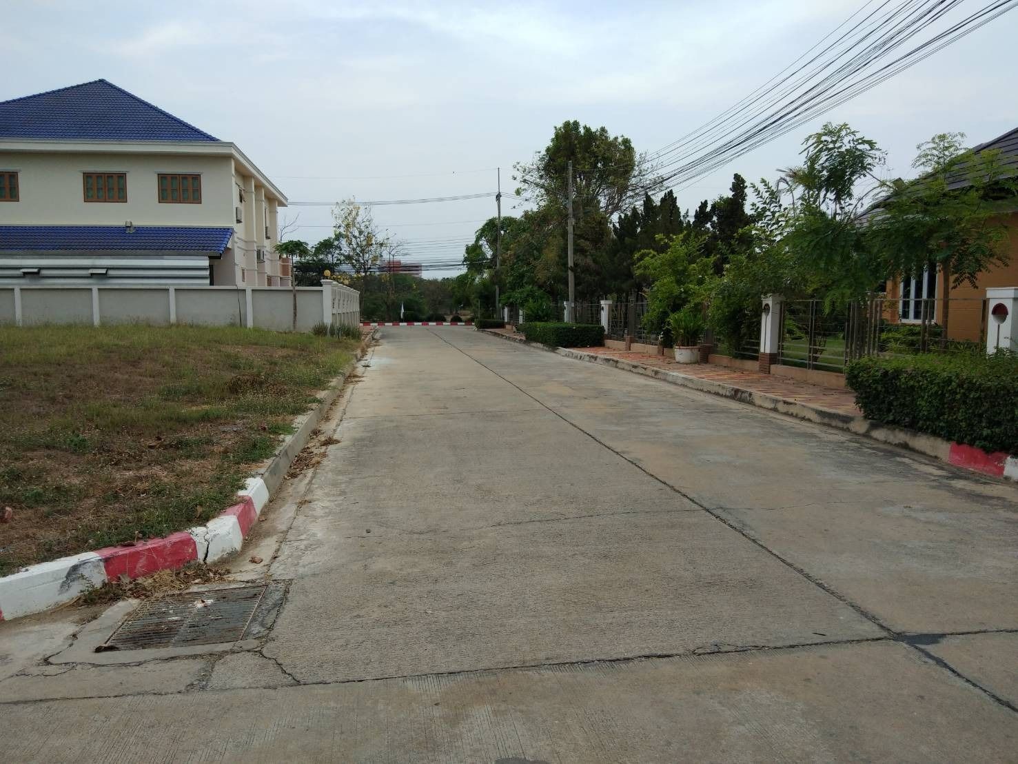 ขายที่ดินทำเลทอง​หมู่บ้านยิ่งรวย​ อ.เมือง​ สุพรรณ​บุรี
