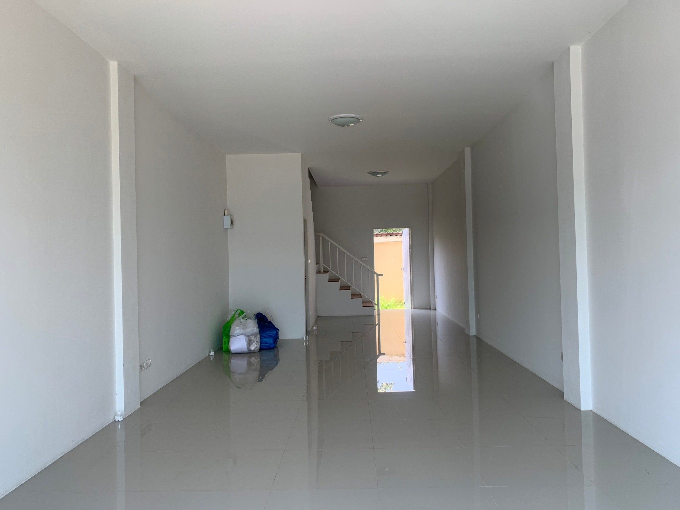 ขายอาคารพาณิชย์เพชรบุรี ทำเลดี ห้องสวย ติดถนนเพชรเกษม ชะอำ เพชรบุรี 0-0-16