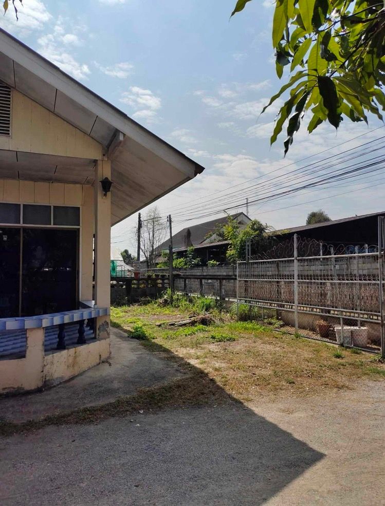 ขายบ้านพร้อมที่ดิน ใกล้ห้า สนามกีฬา เชียงราย 96.9 ตร.ว