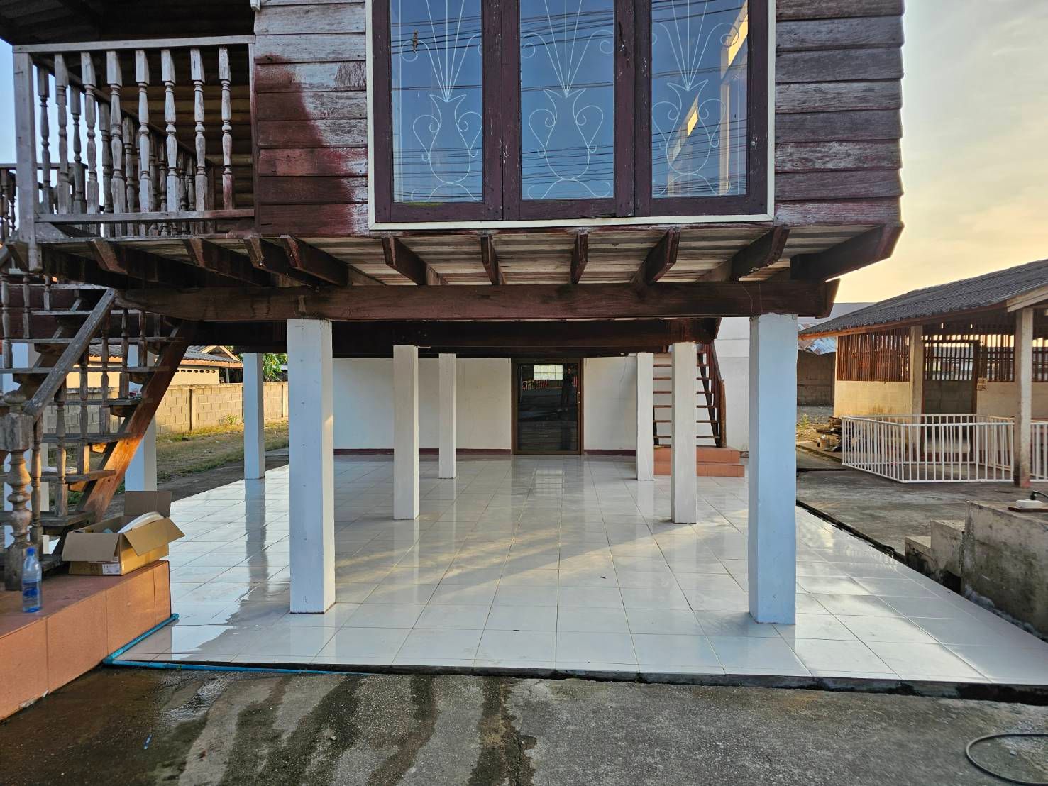 บ้านพร้อมที่ดิน แต่ขายในราคาที่ดินเปล่าคะ