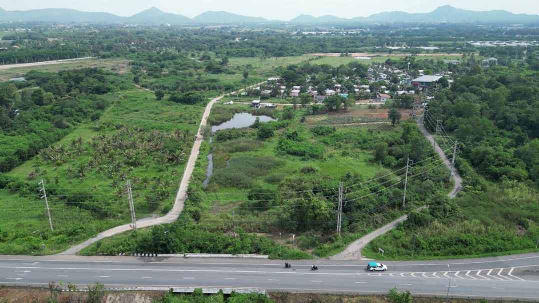 ที่ดินแปลงใหญ่ 15 ไร่ ติดสี่แยกบายพาสเพชรเกษม หัวหิน
