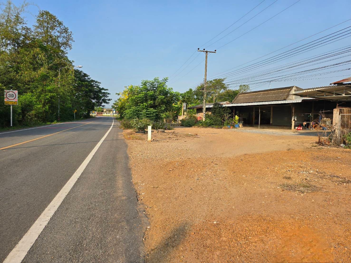 ขายที่ดินลำพูน ทางหลวงชนบท ลพ.4010 ใกล้ตลาดนัดบ้านแม่เมย ที่ดินพร้อมสิ่งปลูกสร้าง