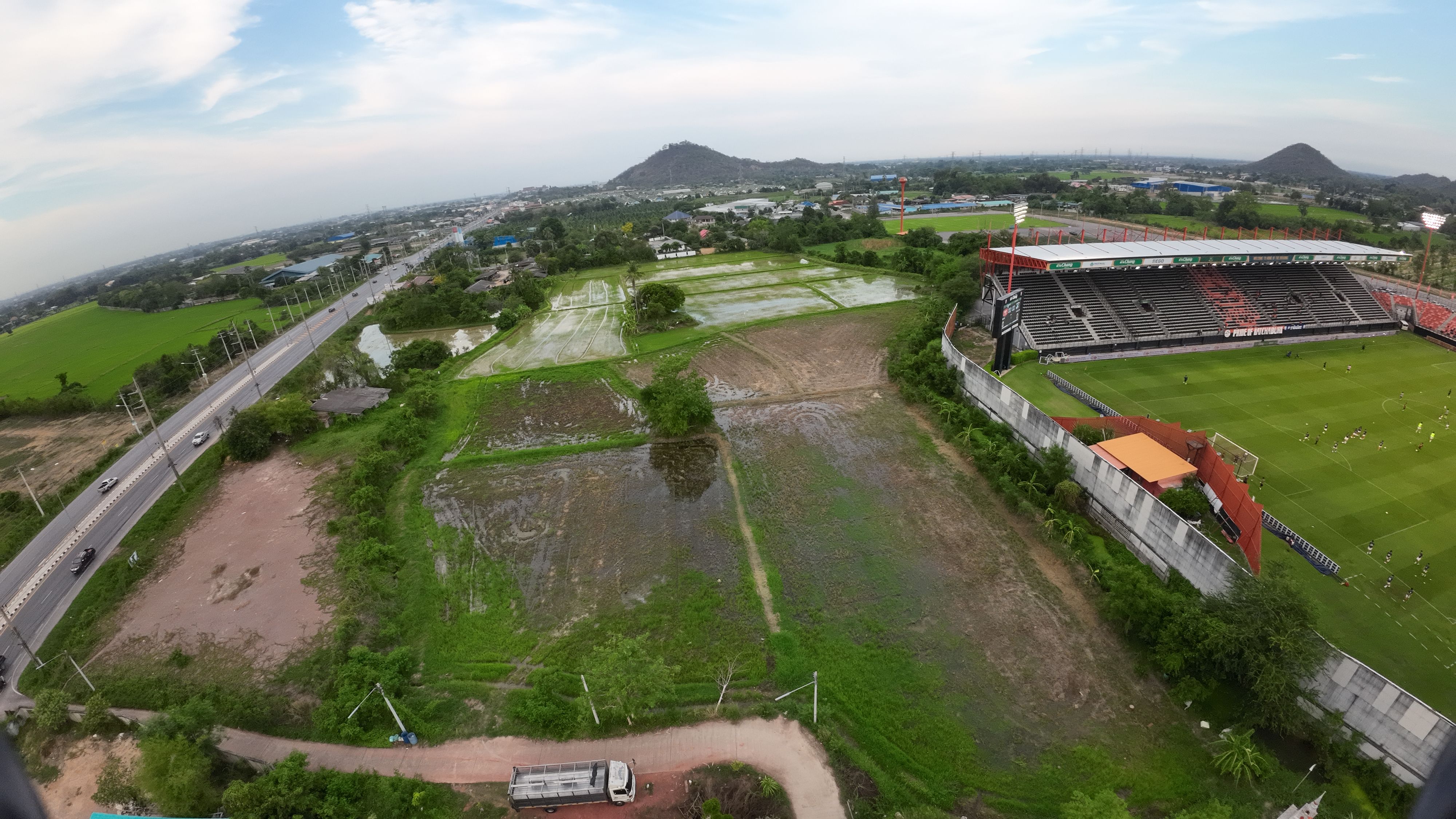 ขาย!ที่ดินแปลงสวยมีศักยภาพ หน้าสนามบอลมิตรผล 6 ไร่ ใกล้เมือง3 กิโล. ติดถนน3208
