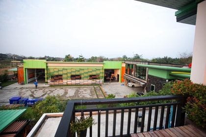 บ้านพร้อมโรงงานทอถุงมือ