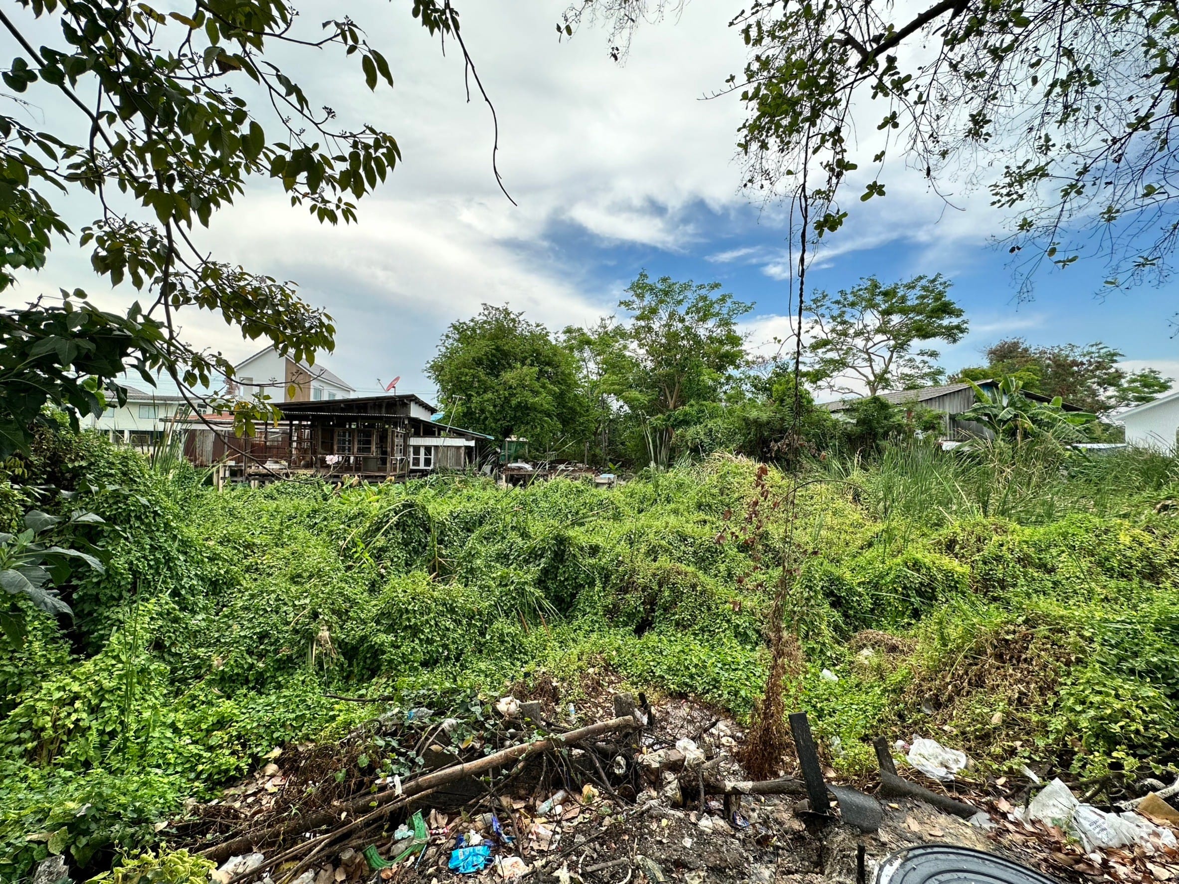 ที่ดิน 100 ตรว. หมู่บ้านพูลศรี บางเดื่อ ปทุมธานี