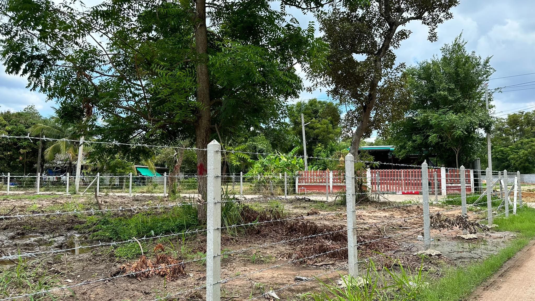 ขายที่ดิน3ไร่83ตรว ติดถนน4ด้าน ทำเลอ.เมือง น้ำไฟถึง