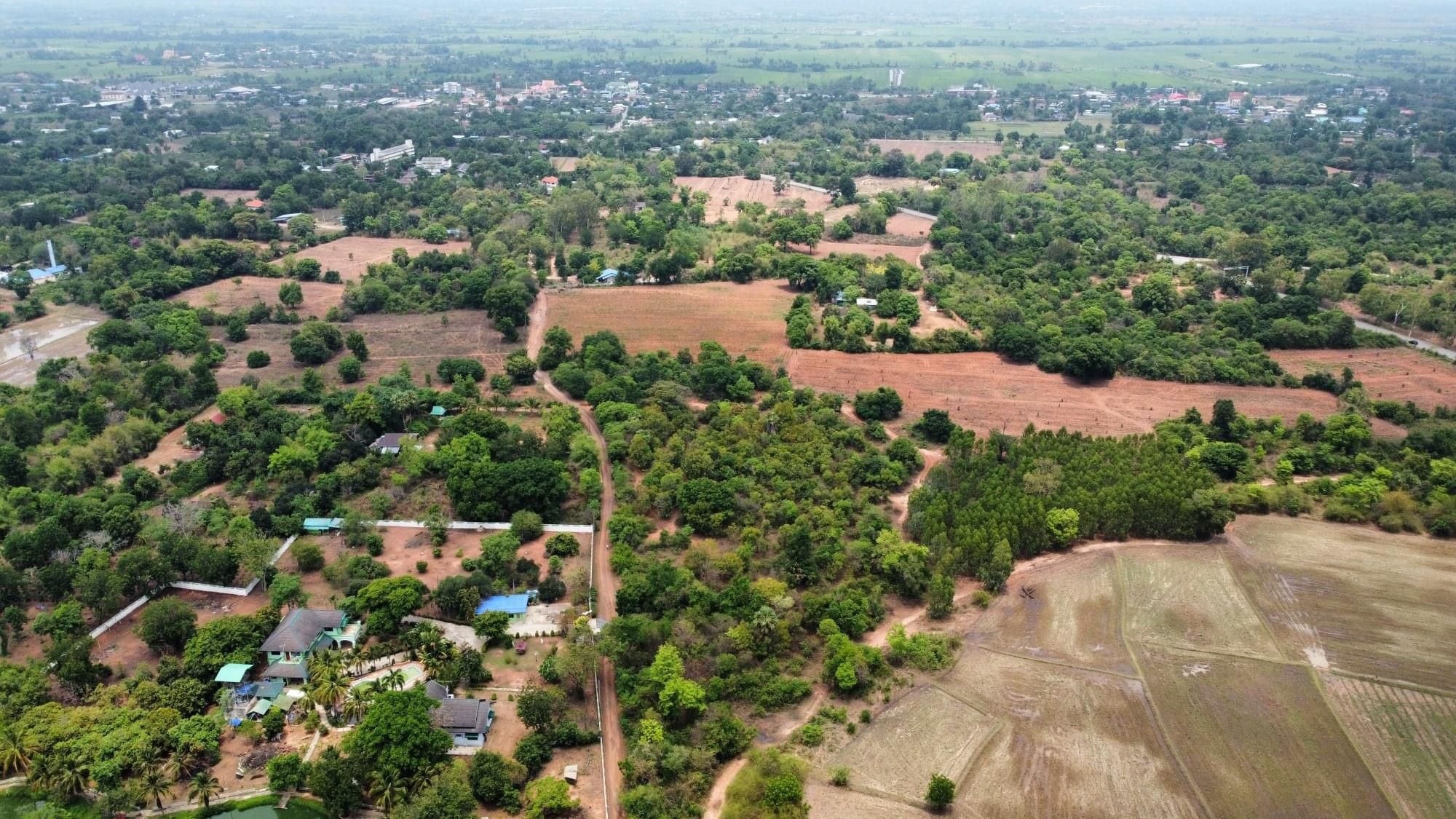 ที่ดินเปล่า เหมาะสร้างบ้านสวน ทำจัดสรร ใกล้ตัวเมืองโคราช 10-2-49 ไร่