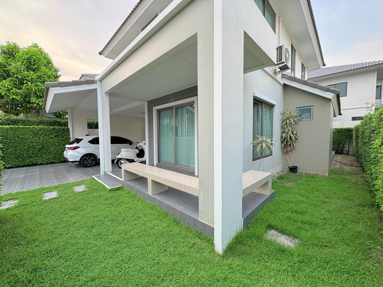 บ้านเดี่ยว 2 ชั้น ทำเลดี บรรยากาศร่มรื่น วิวภูเขา โครงการแกรนด์วัลเลย์ เลี่ยงหนองมน | ชลบุรี