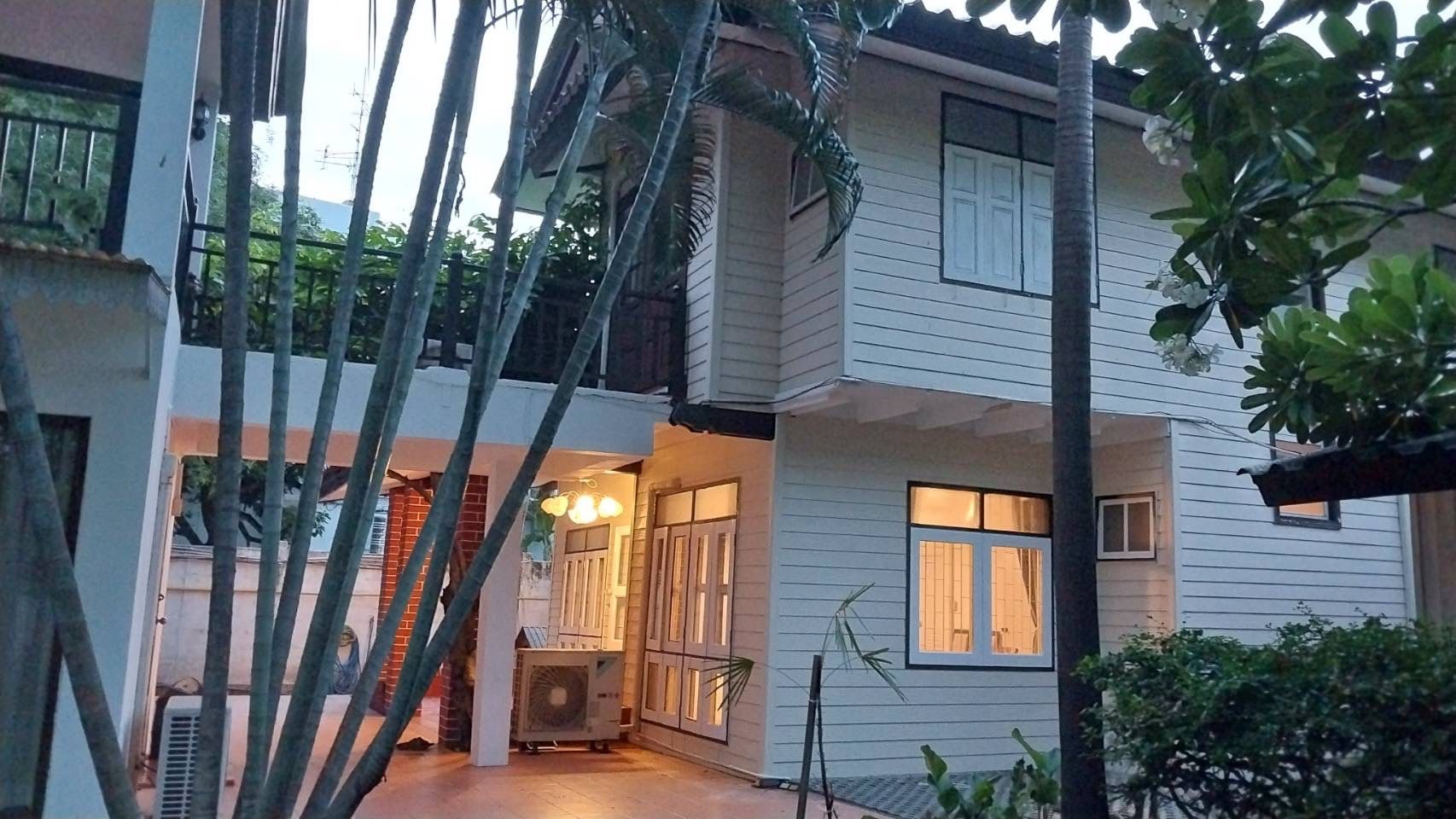 บ้านเดี่ยว ซอยสายลม 2 ย่านอารีย์ พหลโยธิน, กรุงเทพ
