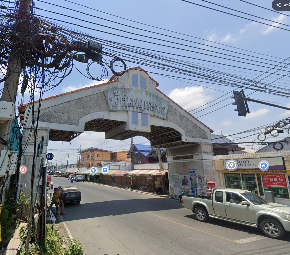 ขายที่ดินนนทบุรี บางบัวทอง ที่ดินทำเลสวย หน้ากว้างติดถนน 43 ม.  เข้าทาง "บ้านพฤกษา 3 ซ.วัดลาดปลาดุก" 2-3-89 ไร่.