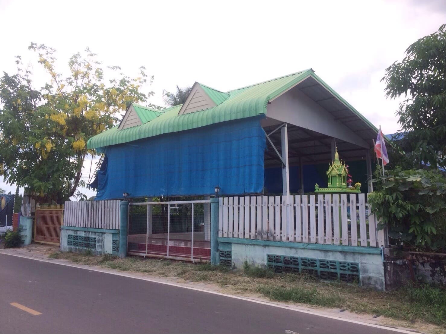 ขายบ้าน พร้อมที่ดิน ติดโรงเรียนบ้านหนองนาสร้าง  ร้อยเอ็ด 0-3-61.7 ไร่