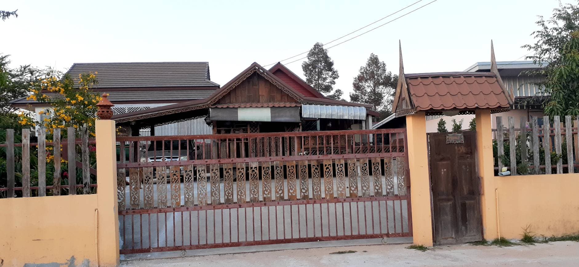 บ้านสองหลังเชื่อมกัน ร้อยเอ็ด 115 ตรว.