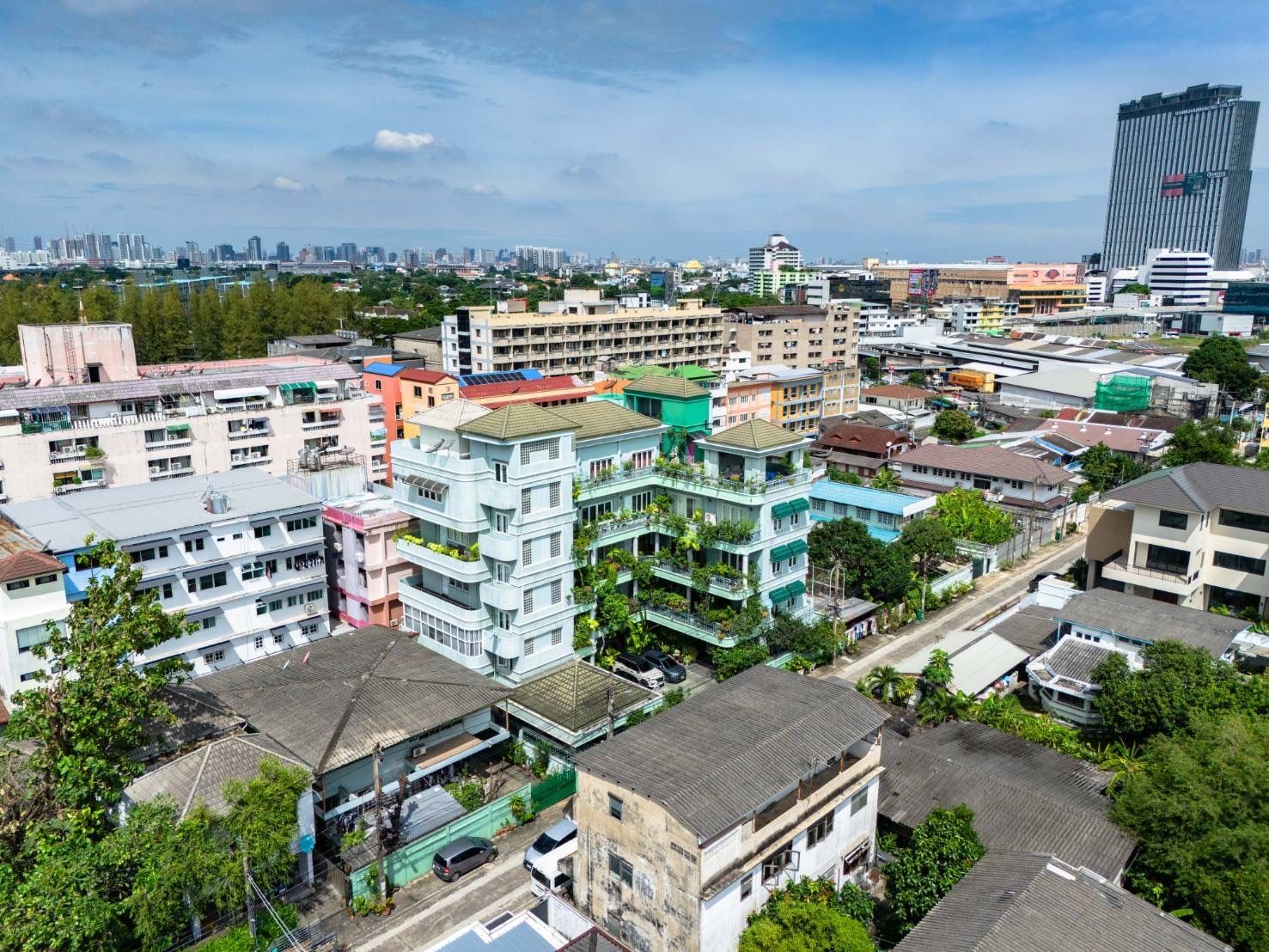 บ้านพร้อมที่ดิน(หลังใหญ่) รามคำแหง/พระรามเก้า ขนาด 10 นอน 20 น้ำ บ้านสวยเรียบหรู Luxury พื้นที่ใช้สอยเยอะ สามารถดัดแปลง พัฒนาต่อยอดได้หลากหลาย เดินทางสะดวก ใกล้รถไฟฟ้า