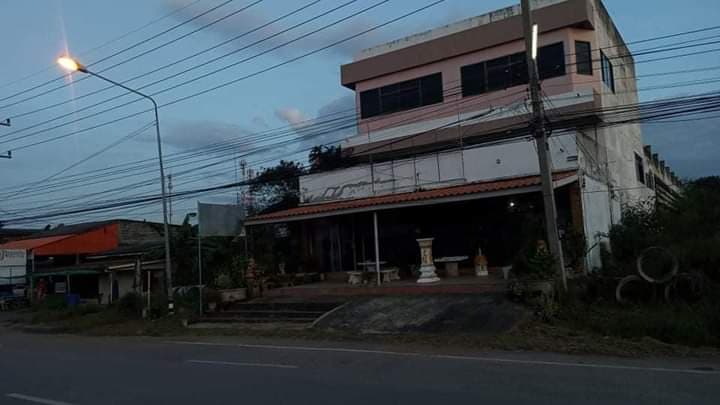 ตึกพร้อมที่ดินเปล่า พัฒนานิคม ลพบุรี 23-1-1