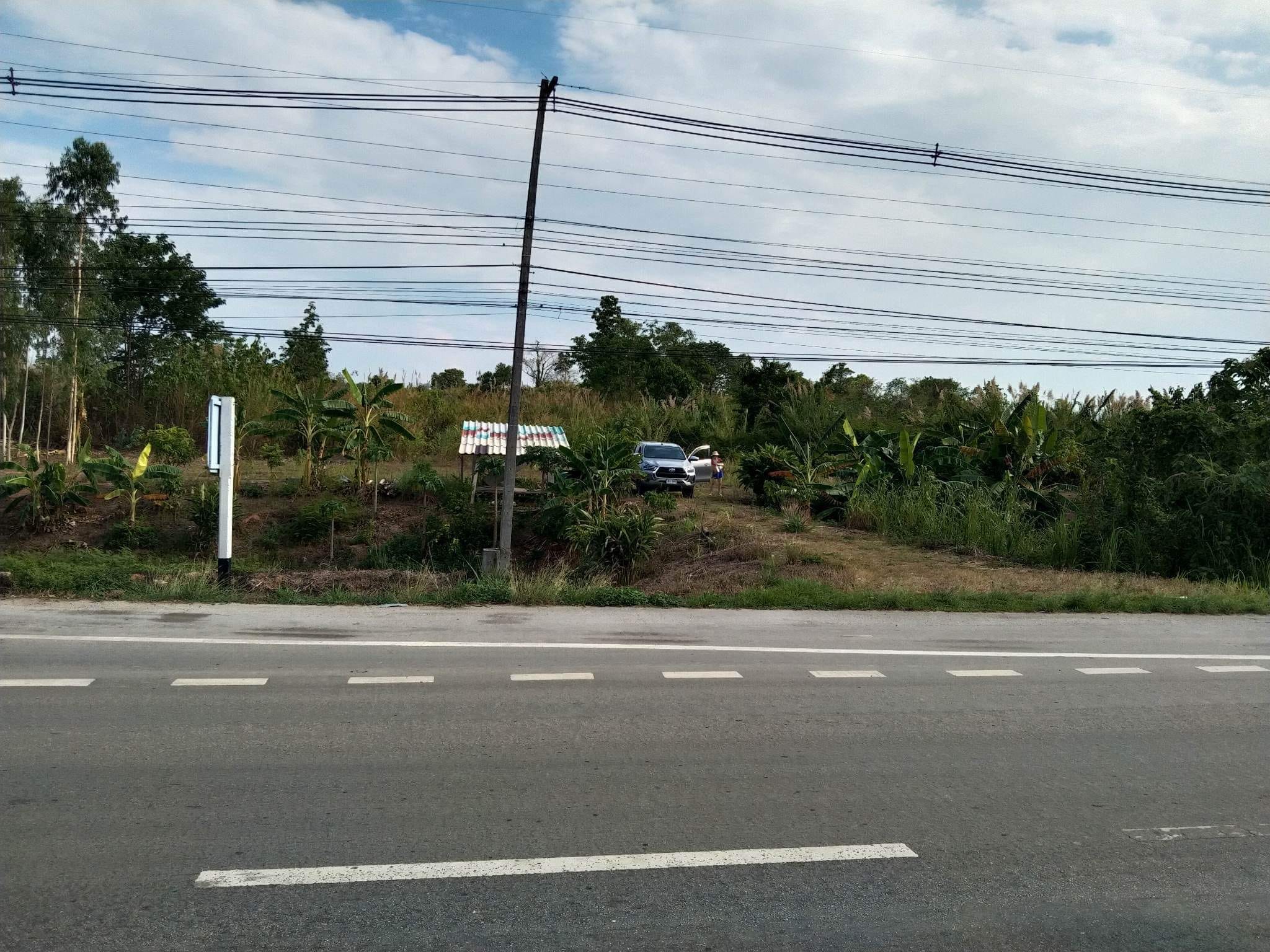 ที่ดินติดถนน
