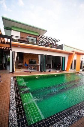 บ้านพร้อมโรงงานทอถุงมือ