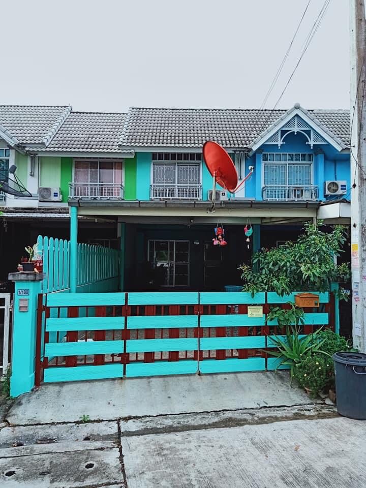 ทาวน์โฮม หมู่บ้านลินดาปารค์ พร้อมของแถม 0-0-20.8 ตร.ว. อ.พานทอง จ.ชลบุรี