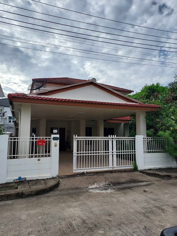ขายบ้านพร้อมที่ดินกรุงเทพฯ เขตคลองสามวา. บ้านมือสองวัชรพล บ้านสวย ทำเลงาม เดินทางสะดวก 0-0-51 ไร่.