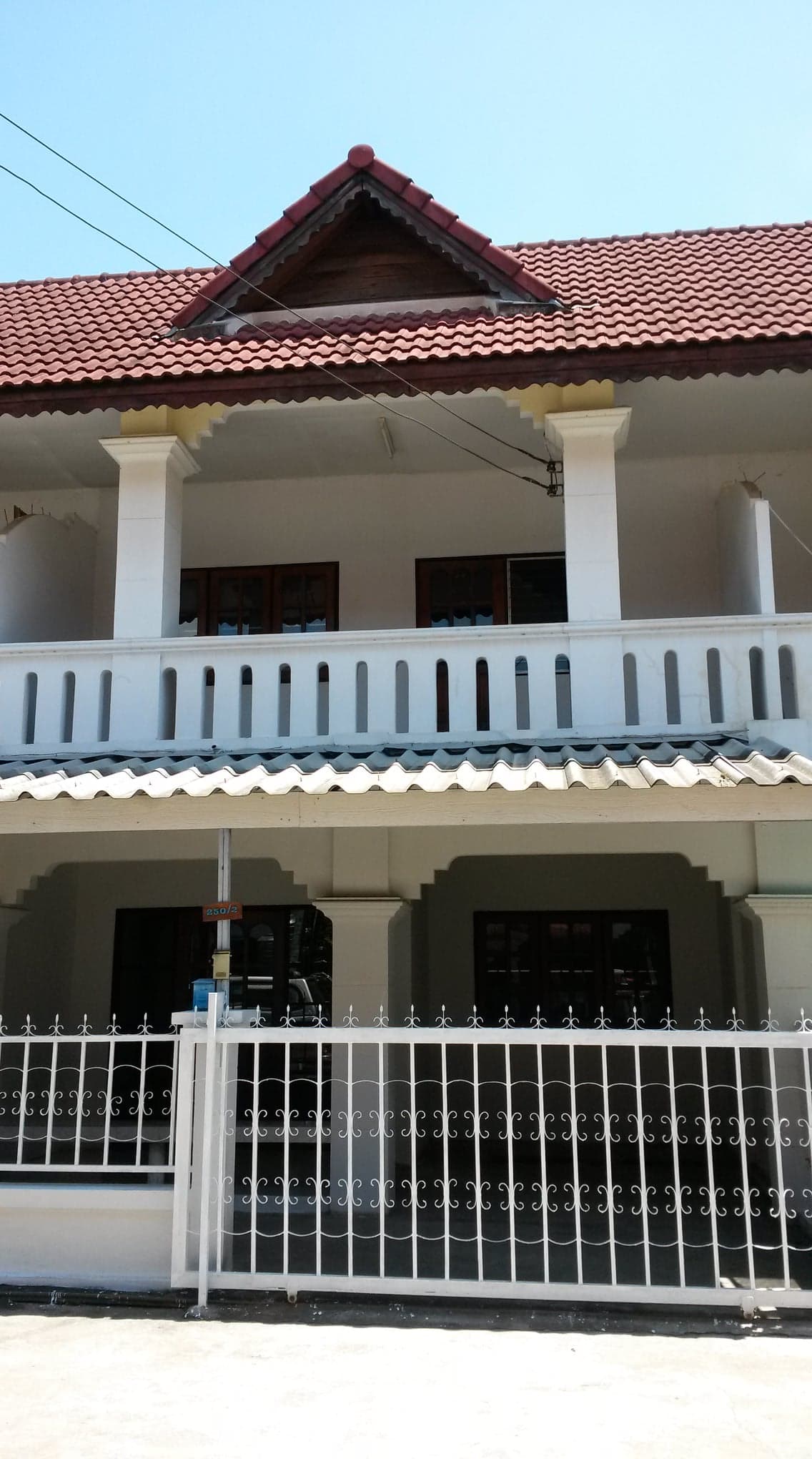 ทาวเฮ้าส์ 2 เมืองเชียงใหม่ 21.1 ตรว.