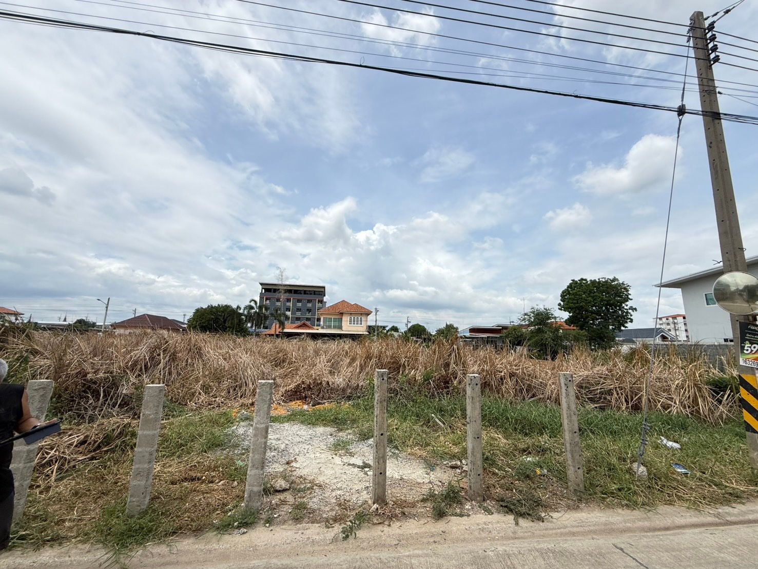 ขายที่ดิน  200 ตรว อยู่ระหว่าง ซอยเทพกุญชร 24 เเละ ซอยเทพกุญชร 25