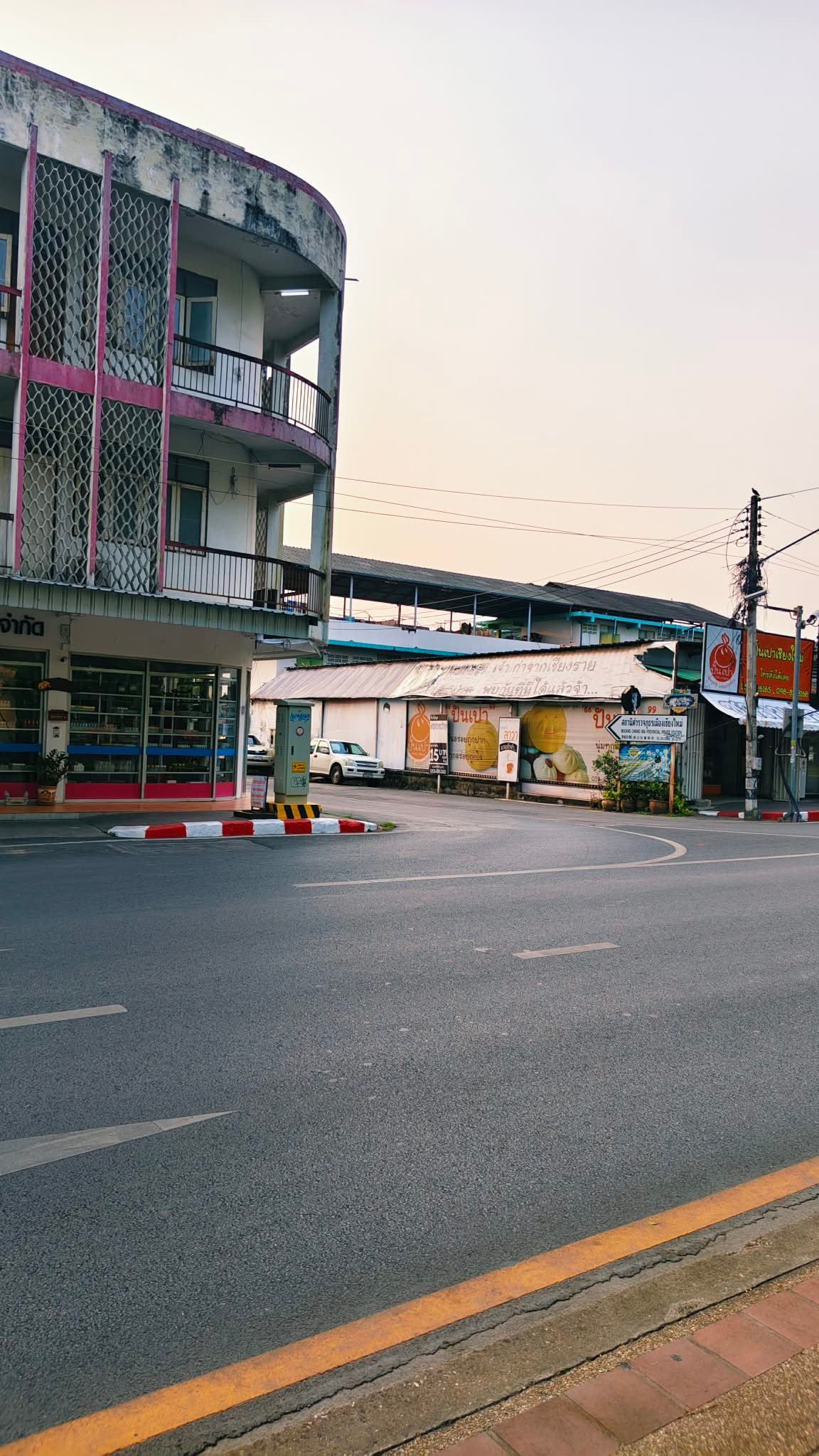 ขายที่ดินในคูเมืองติดถนนเมนหลัก