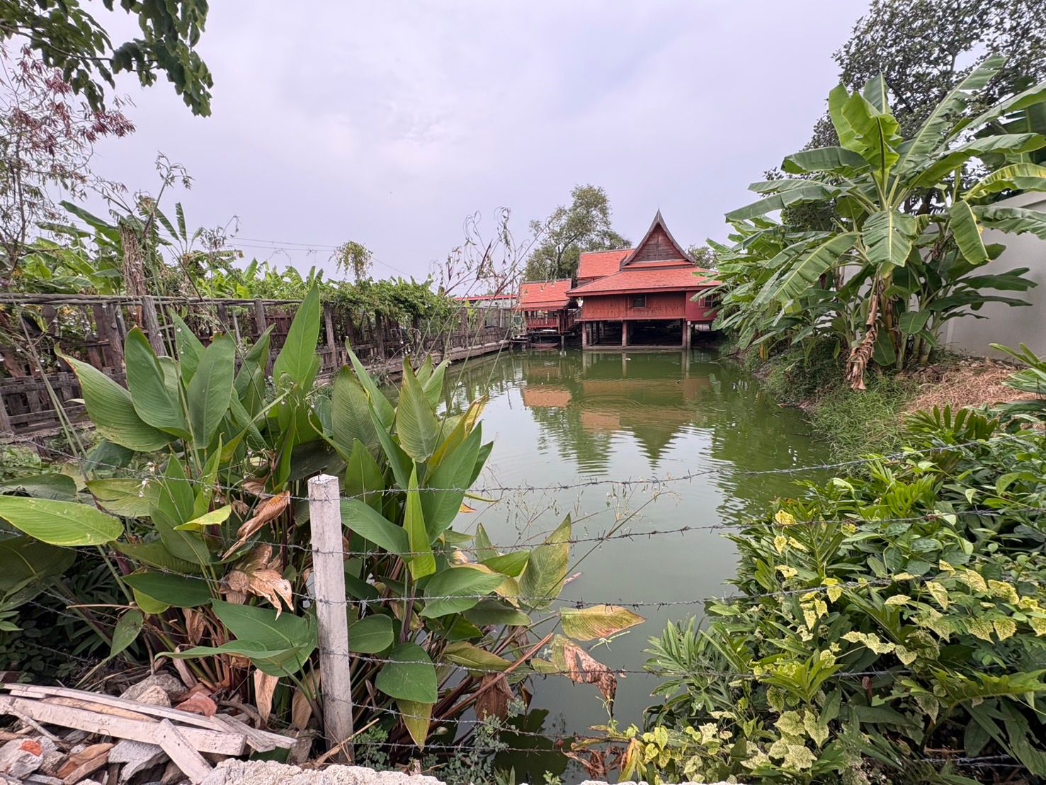 ขายบ้านนนทบุรี อำเภอบางกรวย ที่ดินพร้อมบ้านทรงไทย
